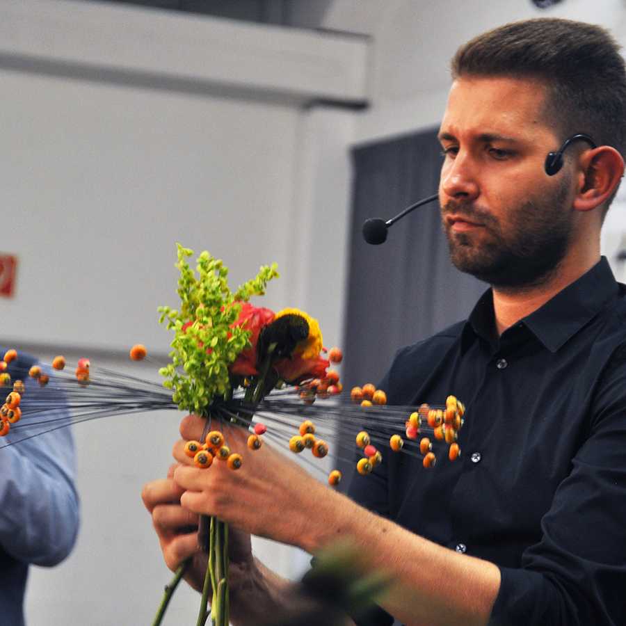 Rozsondai Attila mester virágkötő és Kálmán Fanni virágdekoratőr szakmai bemutatója